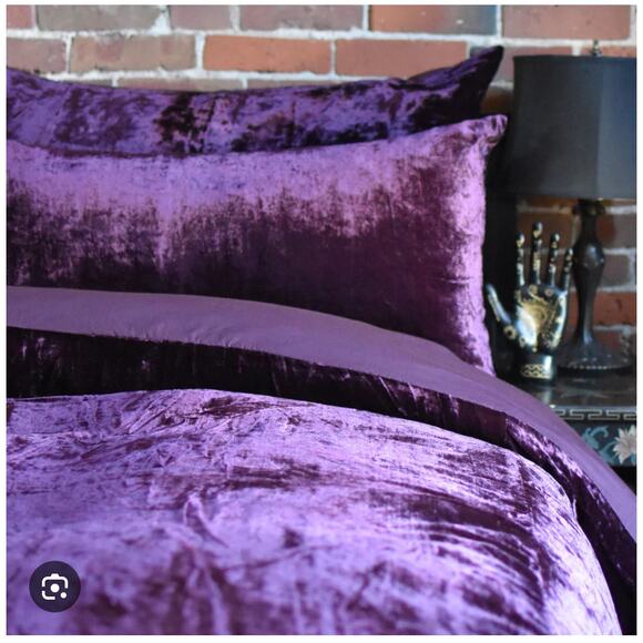 BELLA NOTTE VELVET BEDSPREAD AND PILLOWS - Picture 2 of 2